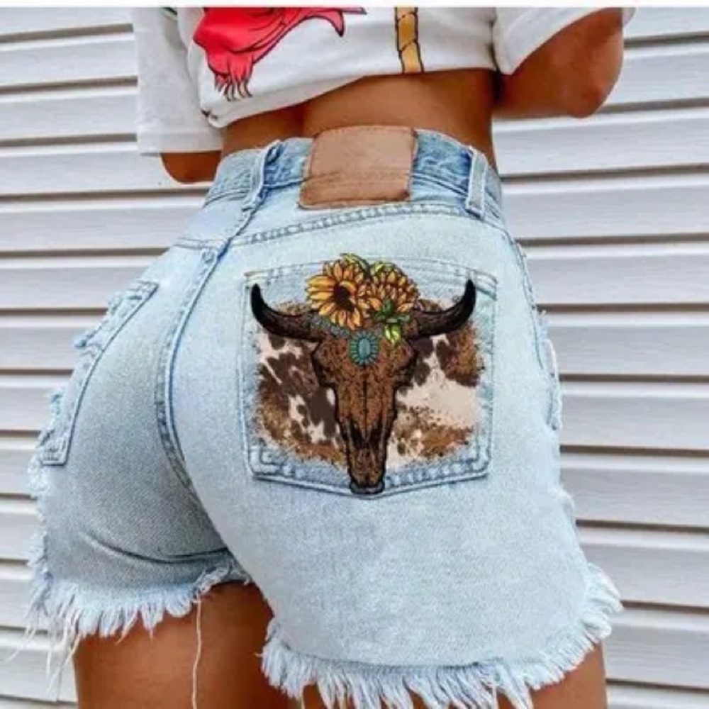 Varldens Women Denim Fringe Western Print Shorts NWOT Size L